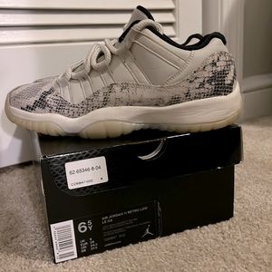 Jordan 11 snakeskin lightbone